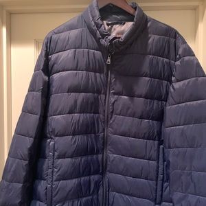 Lightweight and packable navy puffer jacket